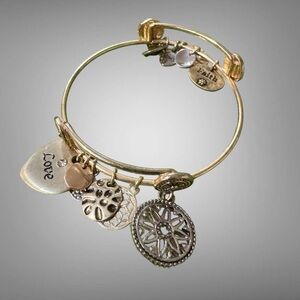 GOLD TONE CHARM BANGLE BRACELET